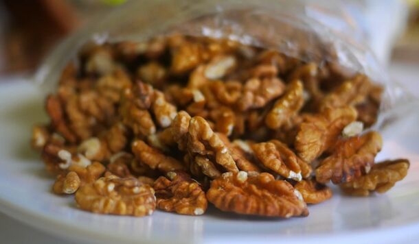 Pecan in a man's diet will improve blood circulation and increase potency